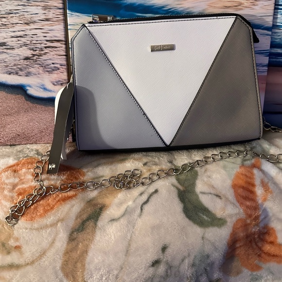 Elegant White and Gray Clutch by [Brand] Yani J’adore - Picture 4 of 10